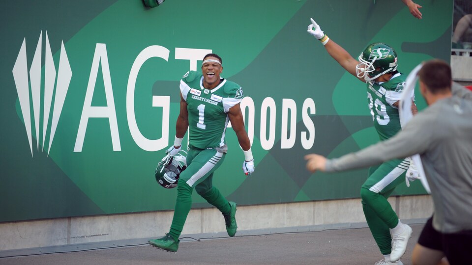 Shaq Evans célèbre un touché marqué au stade Mosaic pendant la saison 2019. (archives)