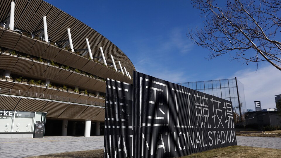 Enseigne du stade où se tiendront les Jeux d'été en juillet 2021