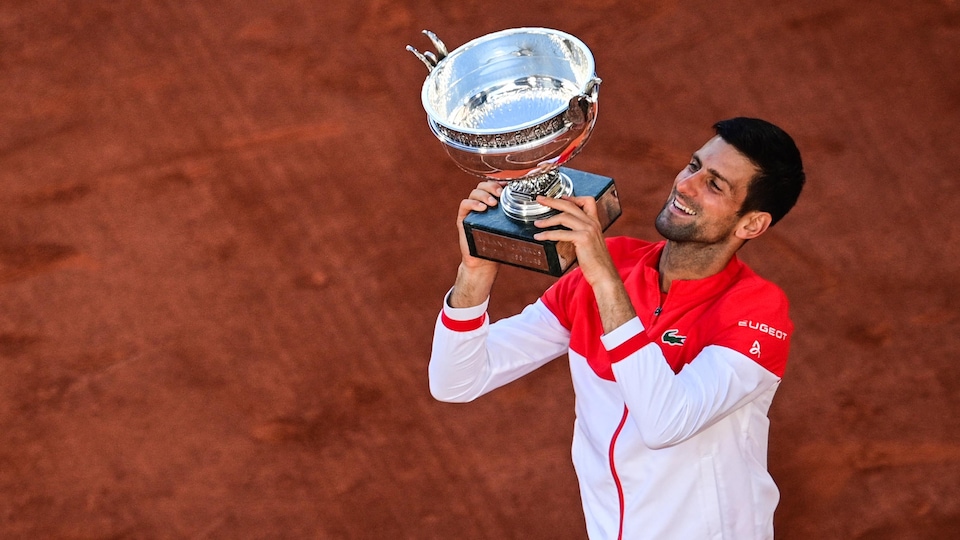 Novak Djokovic - 7 - Page 15 Tennis-atp-roland-garros-djokovic-trophee-paris-2021