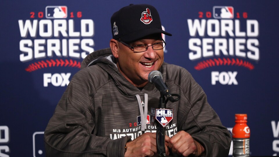 Terry Francona en conférence de presse