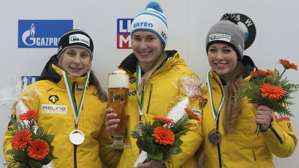 Tina Hermann (à gauche), Jacqueline Loelling, Anna Fernstaedt