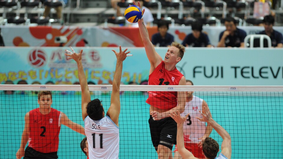 Volleyball les Canadiens avancent en demifinale