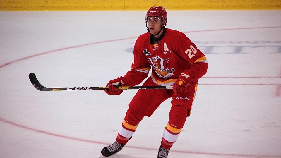 Xavier Bouchard du Drakkar de Baie-Comeau en action