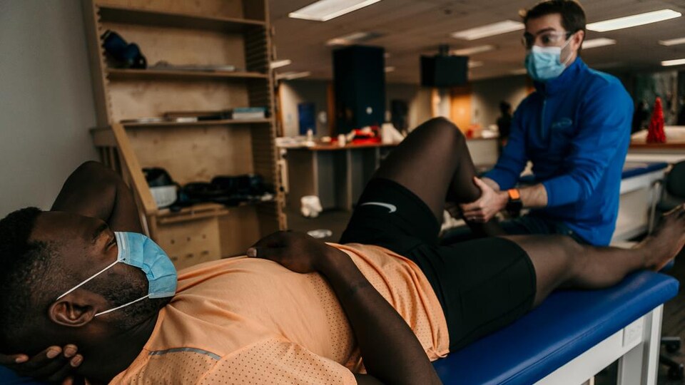 Photo of Xavier Jourson receiving physiotherapy treatment