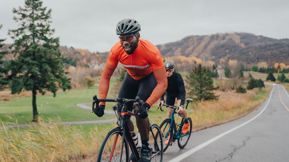 Xavier Jourson sur un vélo, à l'extérieur