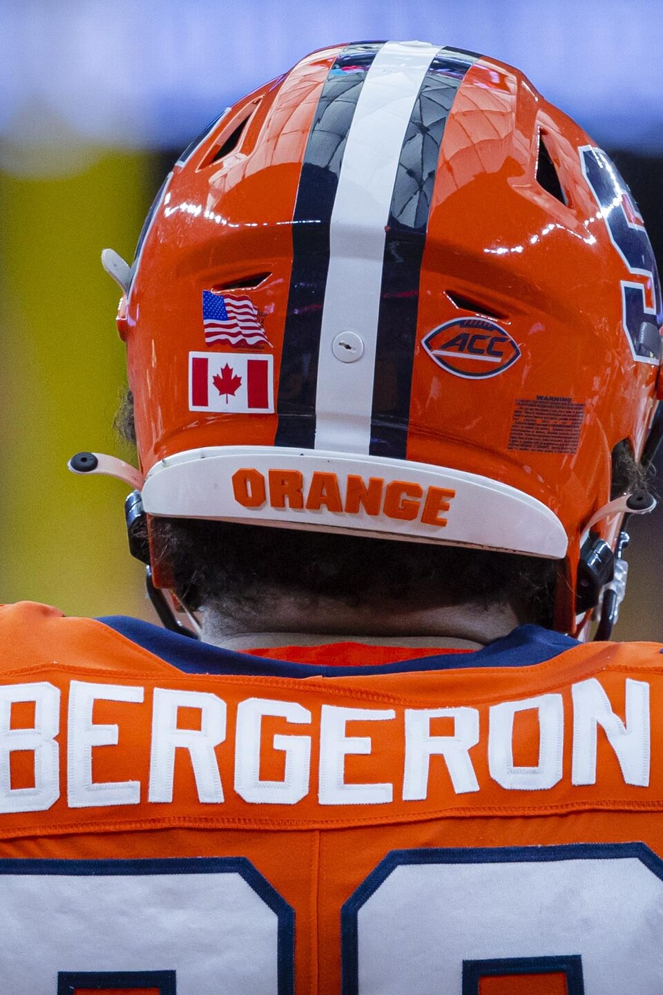 Un joueur de dos. On peut lire Bergeron à l'arrière de son chandail