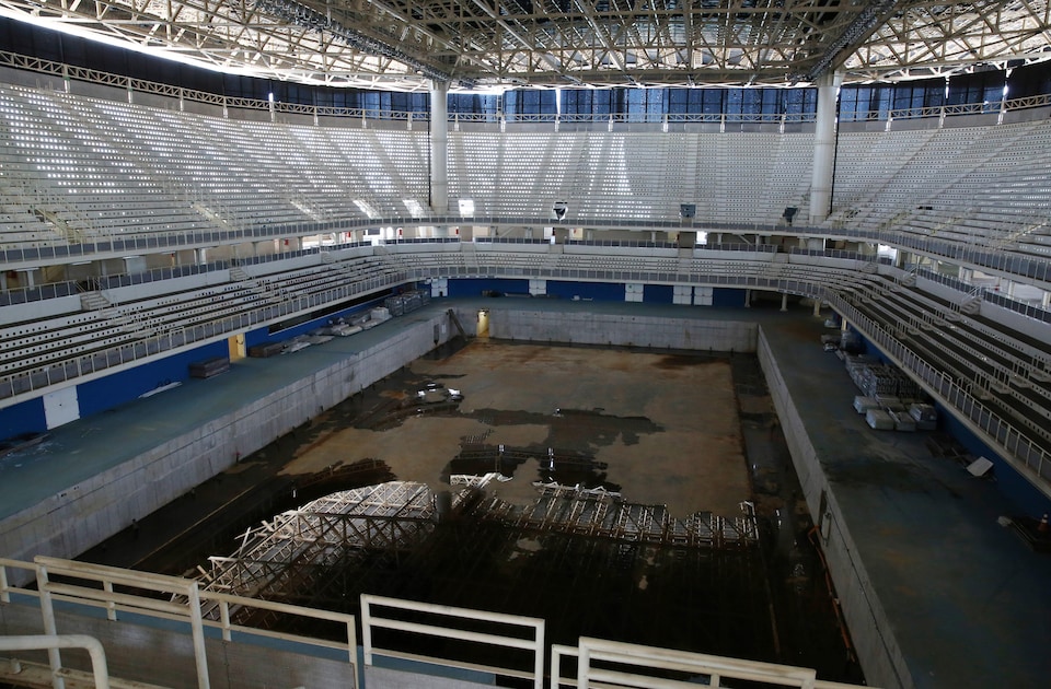 La piscine olympique est abandonnée.