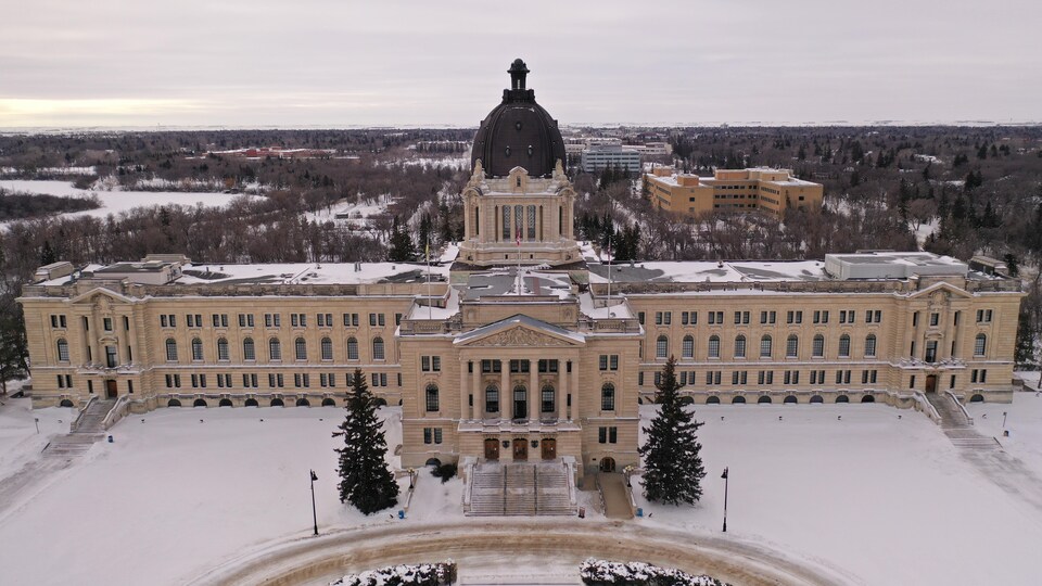 Des députés saskatchewanais demandent que la formule d'augmentation  salariale soit revue 