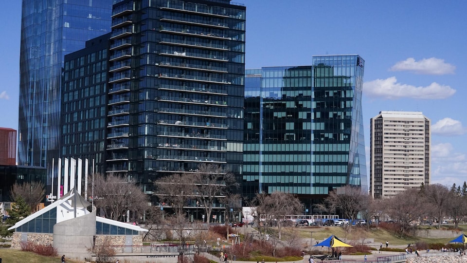 Centre ville de Saskatoon en printemps.