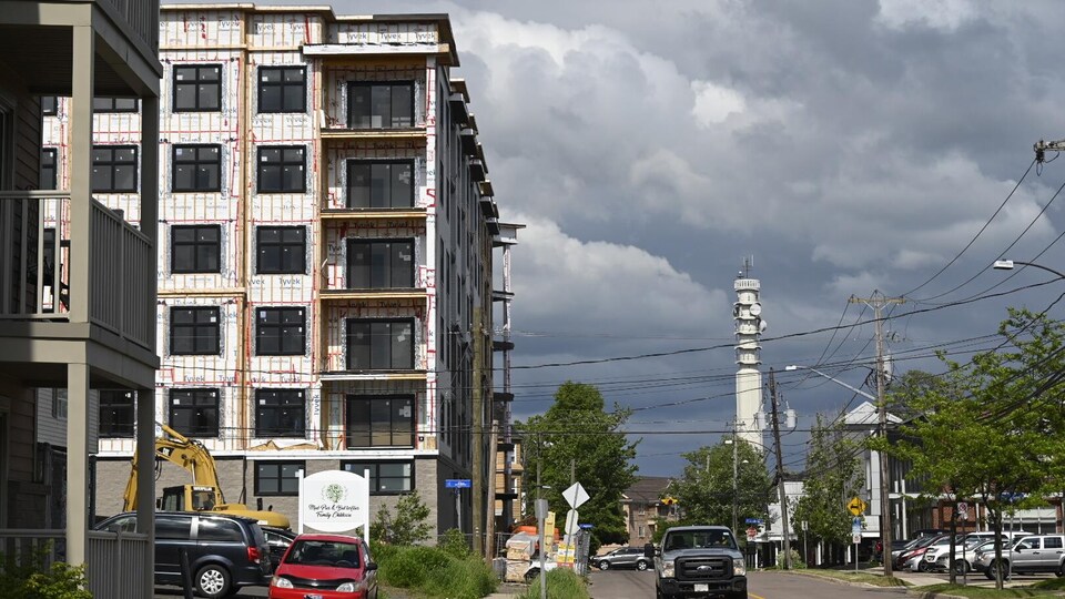 Construction d'immeubles d'appartements à Moncton en juin 2021.