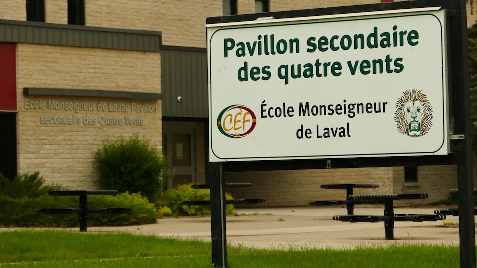 Extérieur de l'école Monseigneur de Laval, pavillon secondaire des quatre vents.