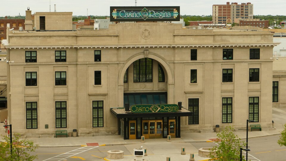 La façade extérieure du casino de Regina.