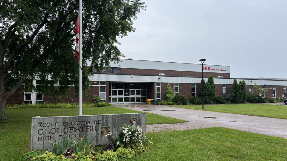 La façade extérieure de l'école secondaire Gloucester, à Ottawa. Photo prise le 13 septembre 2022. 