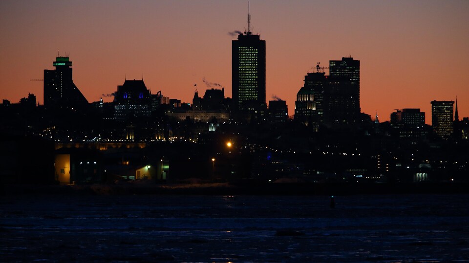 La ville de Québec le soir.