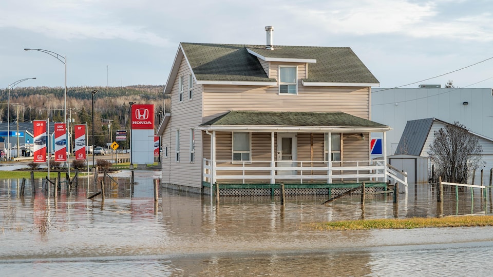 Inondations En Gaspesie Des Residents Encore Isoles Radio Canada Ca