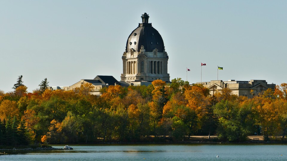 Le palais législatif de Regina en automne.
