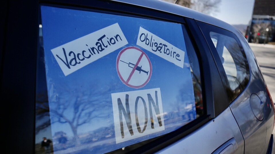 Une pancarte anti-vaccin. 