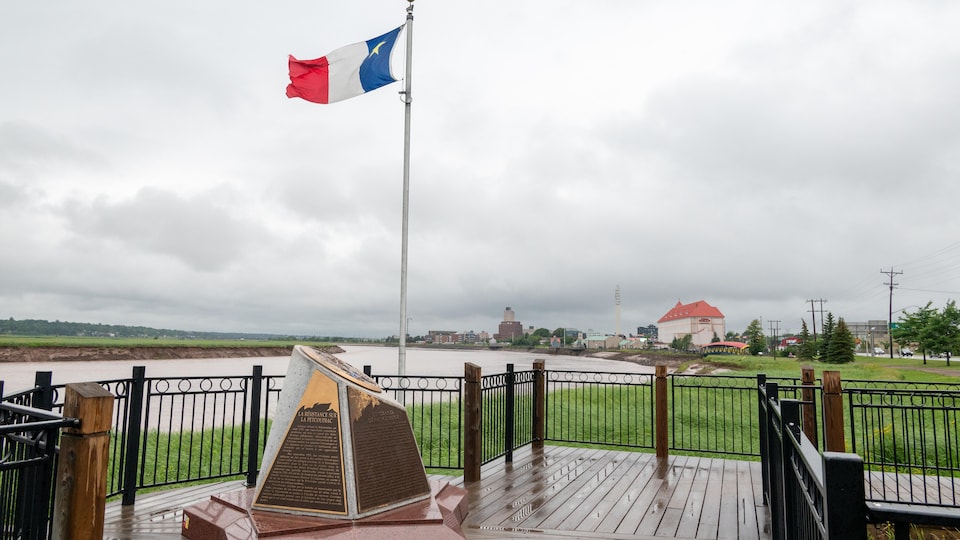 Un monument qui commémore la déportation des Acadiens.
