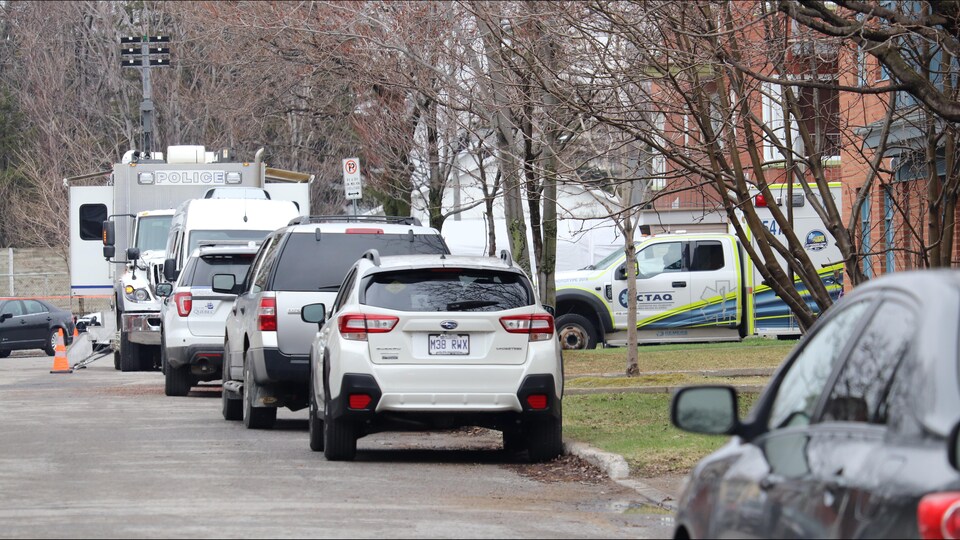 Des véhicules d'urgence rue de Beloeil, à Québec, en raison d'une mort suspecte.