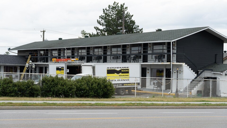 Le motel subit des travaux.