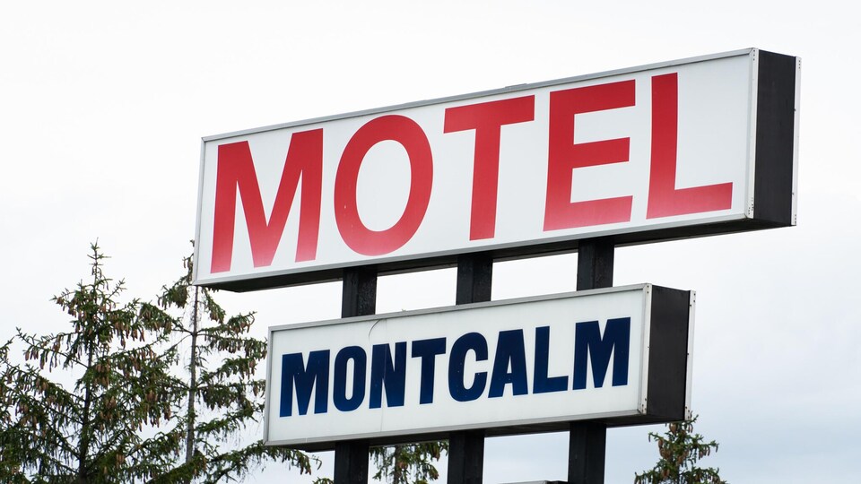 L'affiche du motel Montcalm.