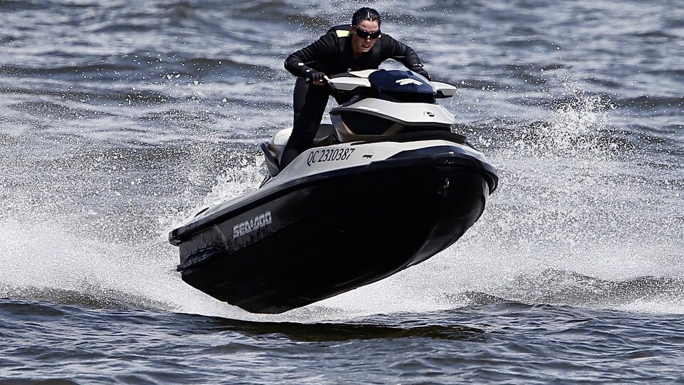 Une motomarine.