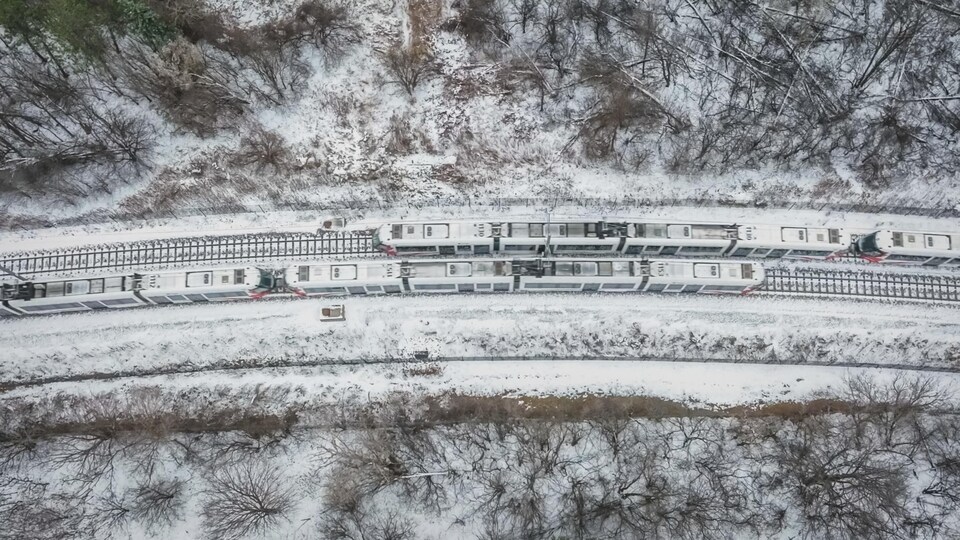 Le train léger, photographié par un drone.