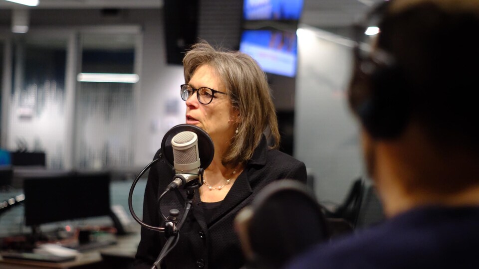 Penny Sutcliffe au micro du Matin du Nord.