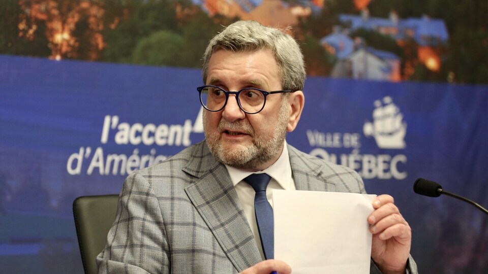 Le maire de Québec, Régis Labeaume, en point de presse.