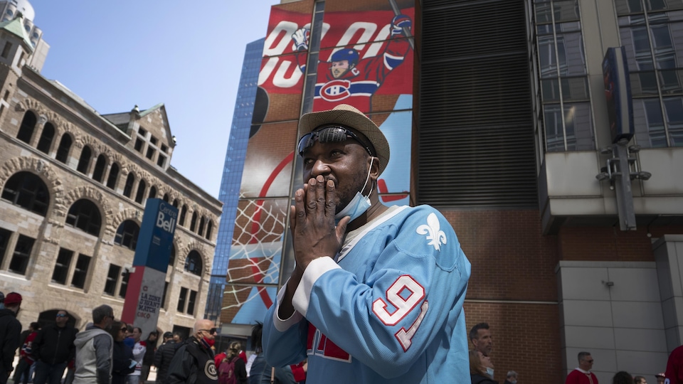 A man wearing a Nordiques jersey.