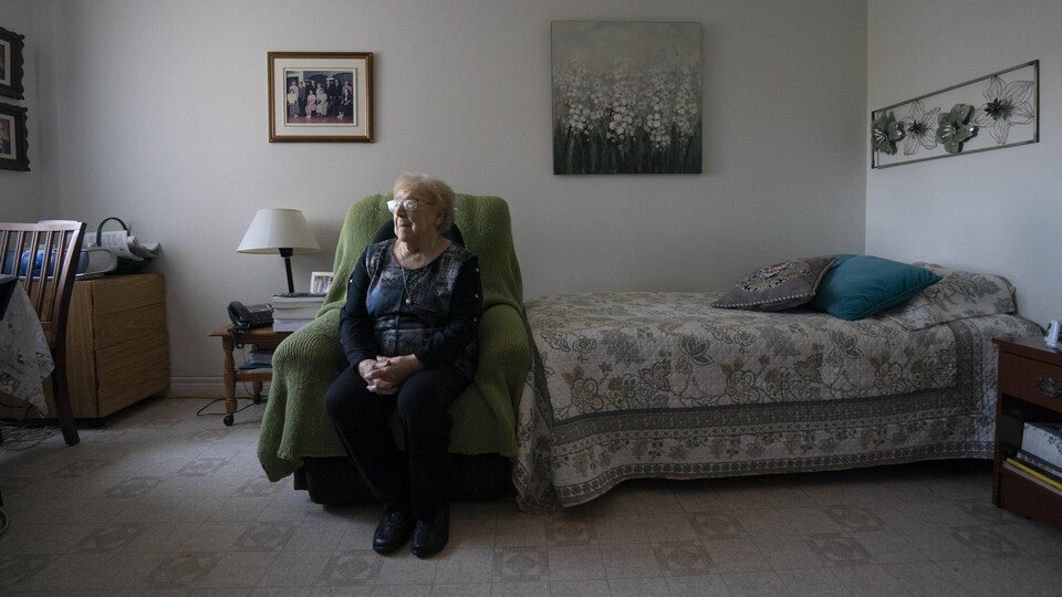 Laurette Hinse-Fortin near her bed.