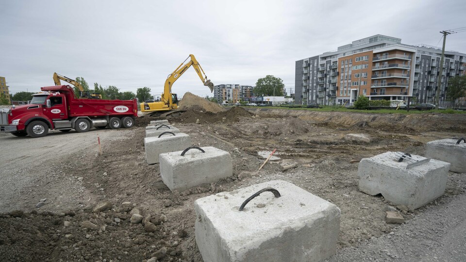 Construction de logements sociaux et abordables dans l'arrondissement de Saint-Laurent, à Montréal.