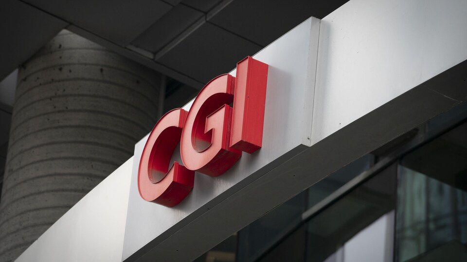 Le logo de CGI sur une façade.