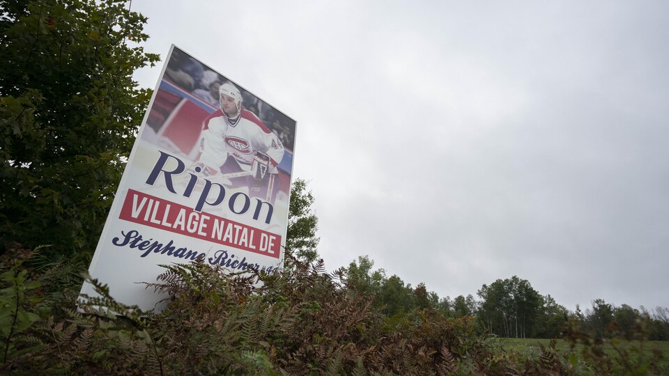 Une pancarte en arrivant au village natal de Stéphane Richer, Ripon.
