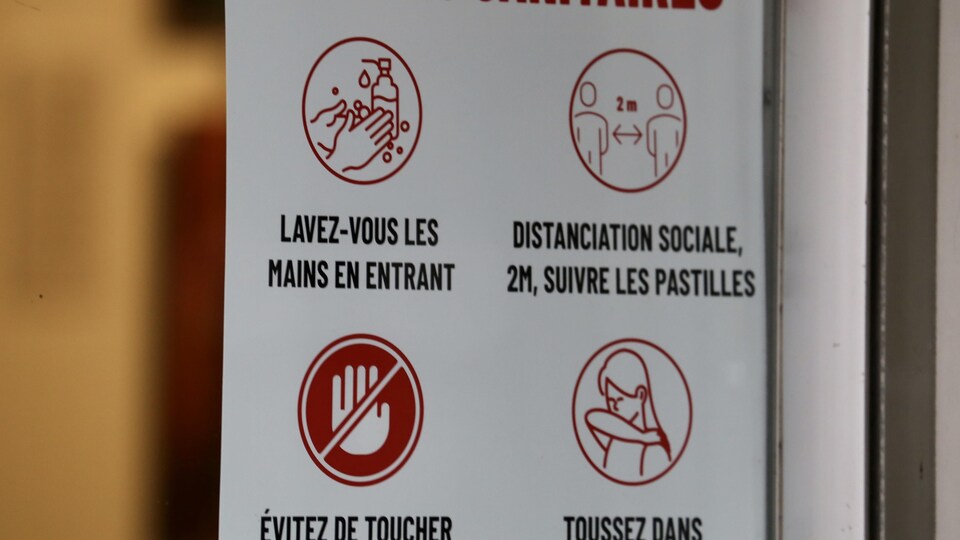 Affiche indiquant les mesures sanitaires.