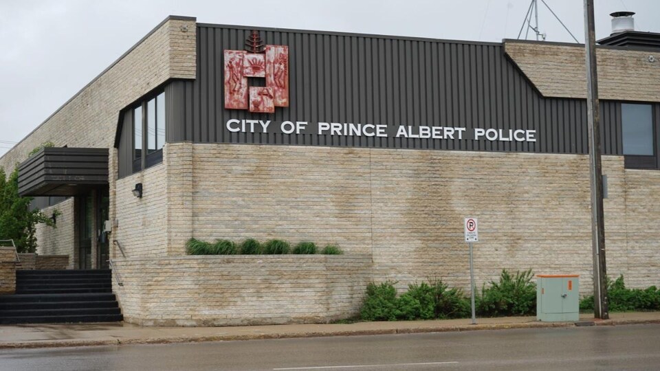 Devanture du poste de police de Prince Albert.