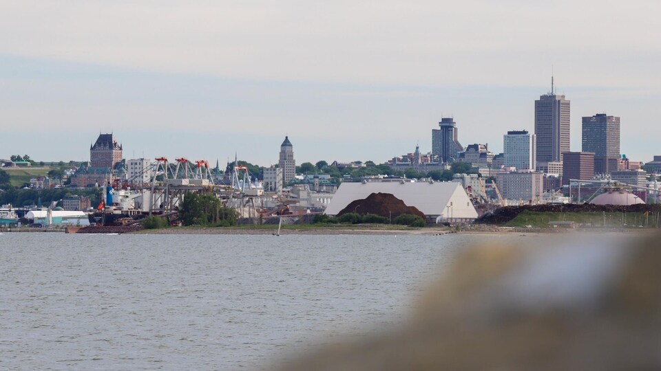 Des installations du port de Québec.
