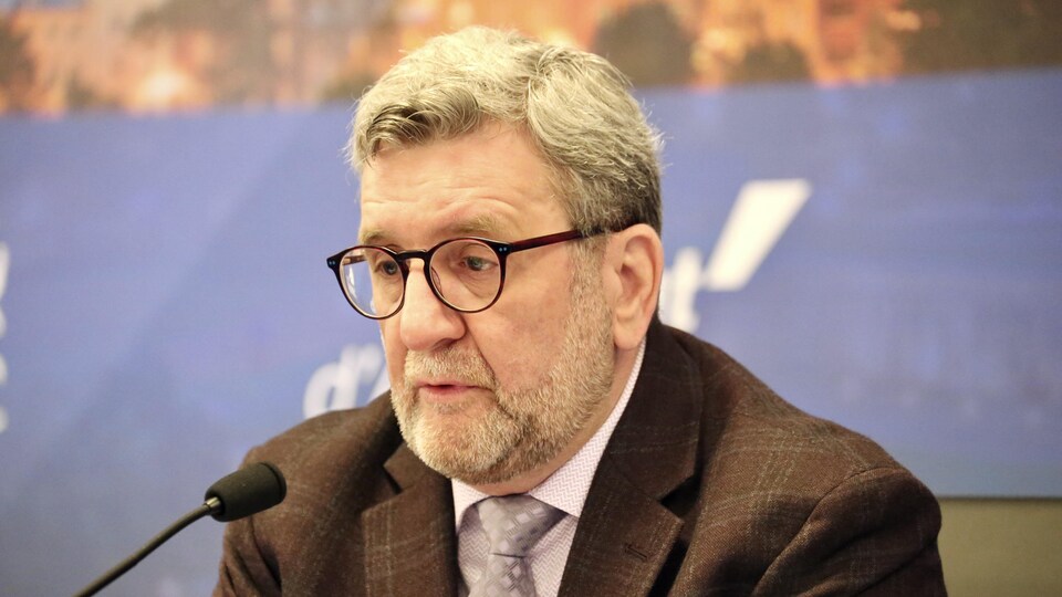 Le maire de Québec Régis Labeaume est inquiet de la hausse des nouveaux cas de COVID-19 et de la présence de variants.