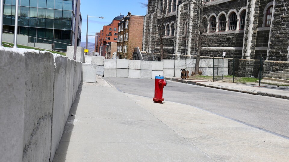 Périmètre de sécurité autour de l’église Saint-cœur-de-Marie, à Québec.