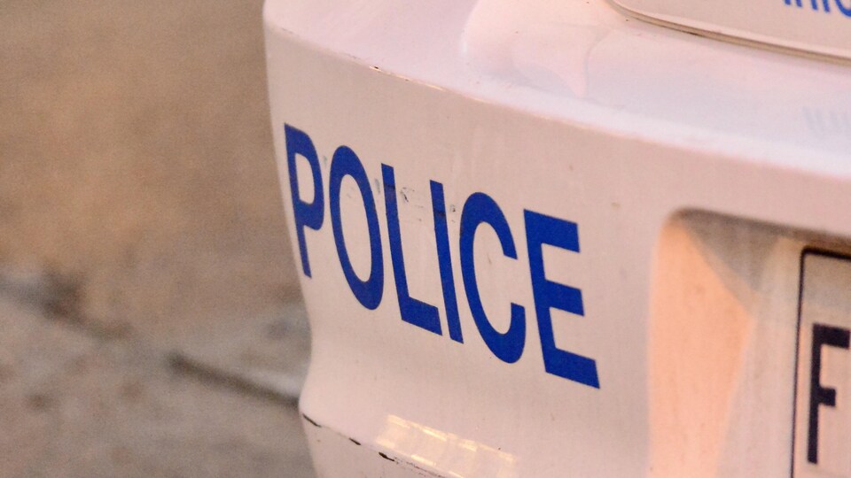 Une voiture de police.