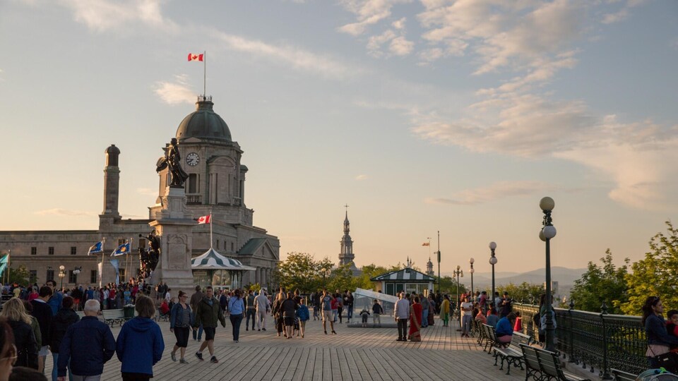 La Terrasse Dufferin est généralement prisée des touristes.