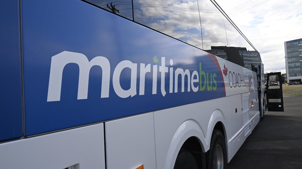 Un autobus.