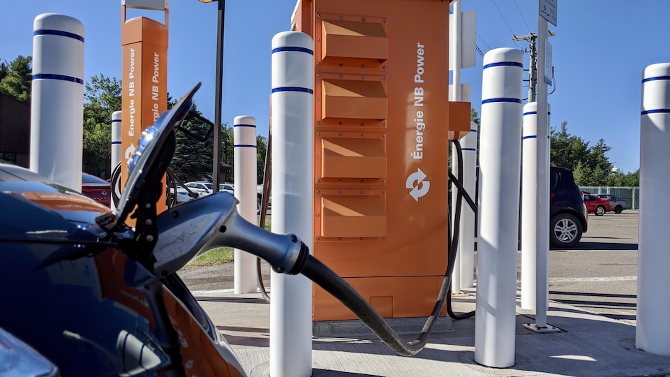 Une station de recharge de véhicules électriques à Rexton, au Nouveau-Brunswick, le 28 octobre 2020.