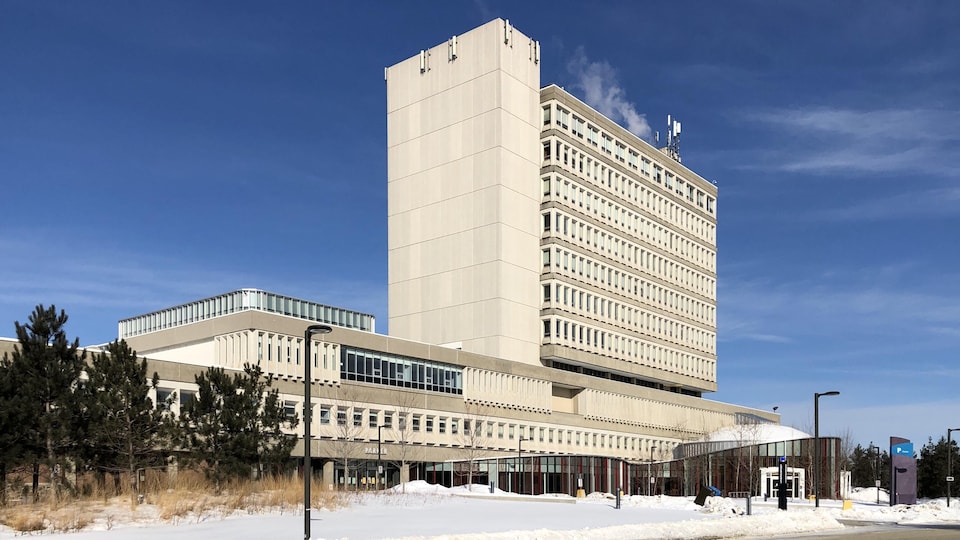 L'Université Laurentienne.