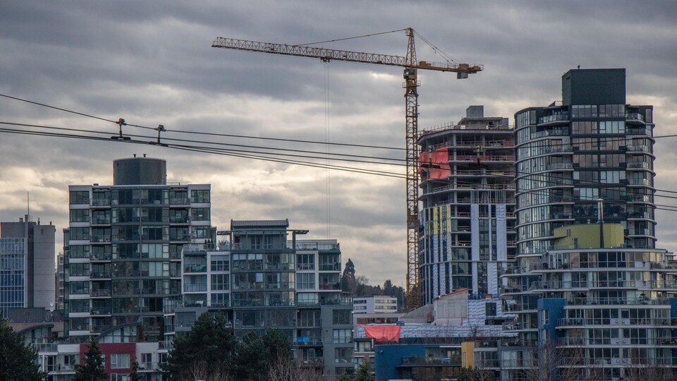 Des immeubles en construction au centre-ville de Vancouver.