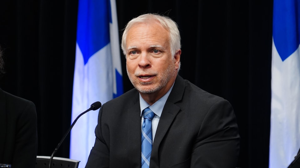Le Dr Boileau en conférence de presse.