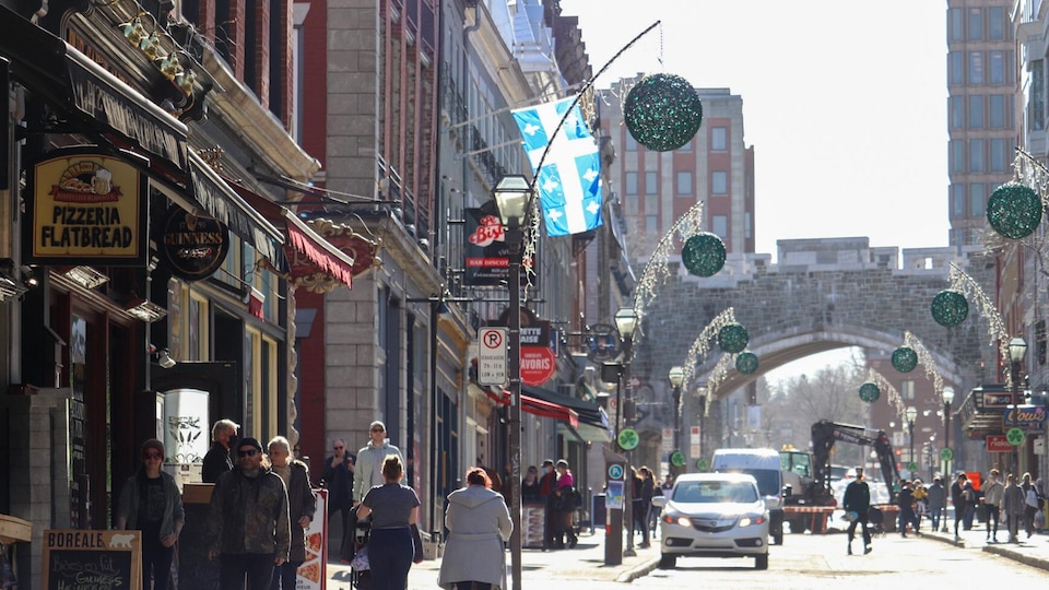 vieux quebec printemps beau temps rue st jean