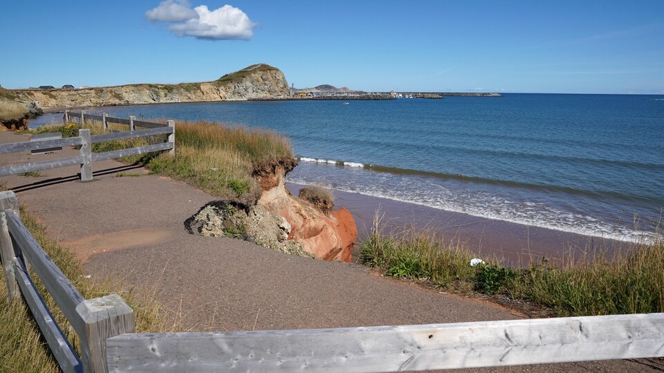 Érosion des berges aux Îles-de-la-Madeleine.