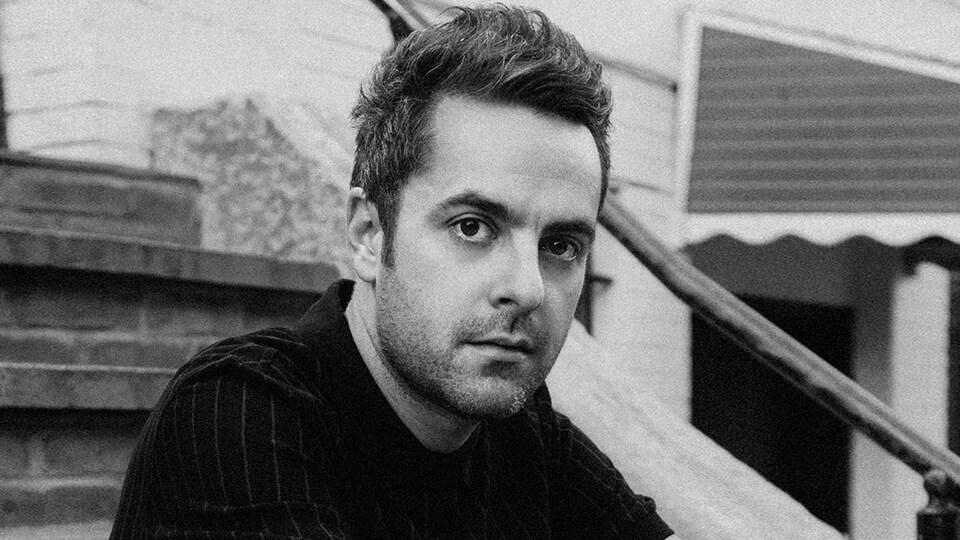 Le chanteur Dumas présente Nos idéaux, un disque plus personnel aux musiques plus épurées.