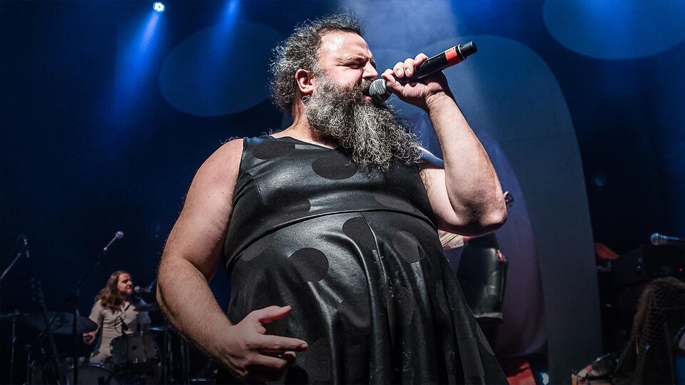 Serge Brideau, leader de la formation rock acadienne Les Hôtesses d'Hilaire (2018).